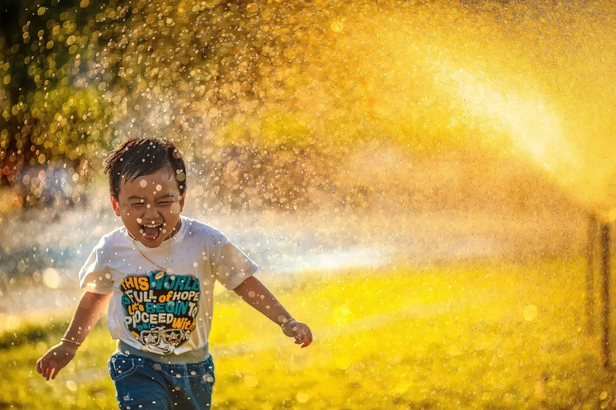 Sommersjov med børnene - 5 gode idéer til vandleg på en varm sommerdag